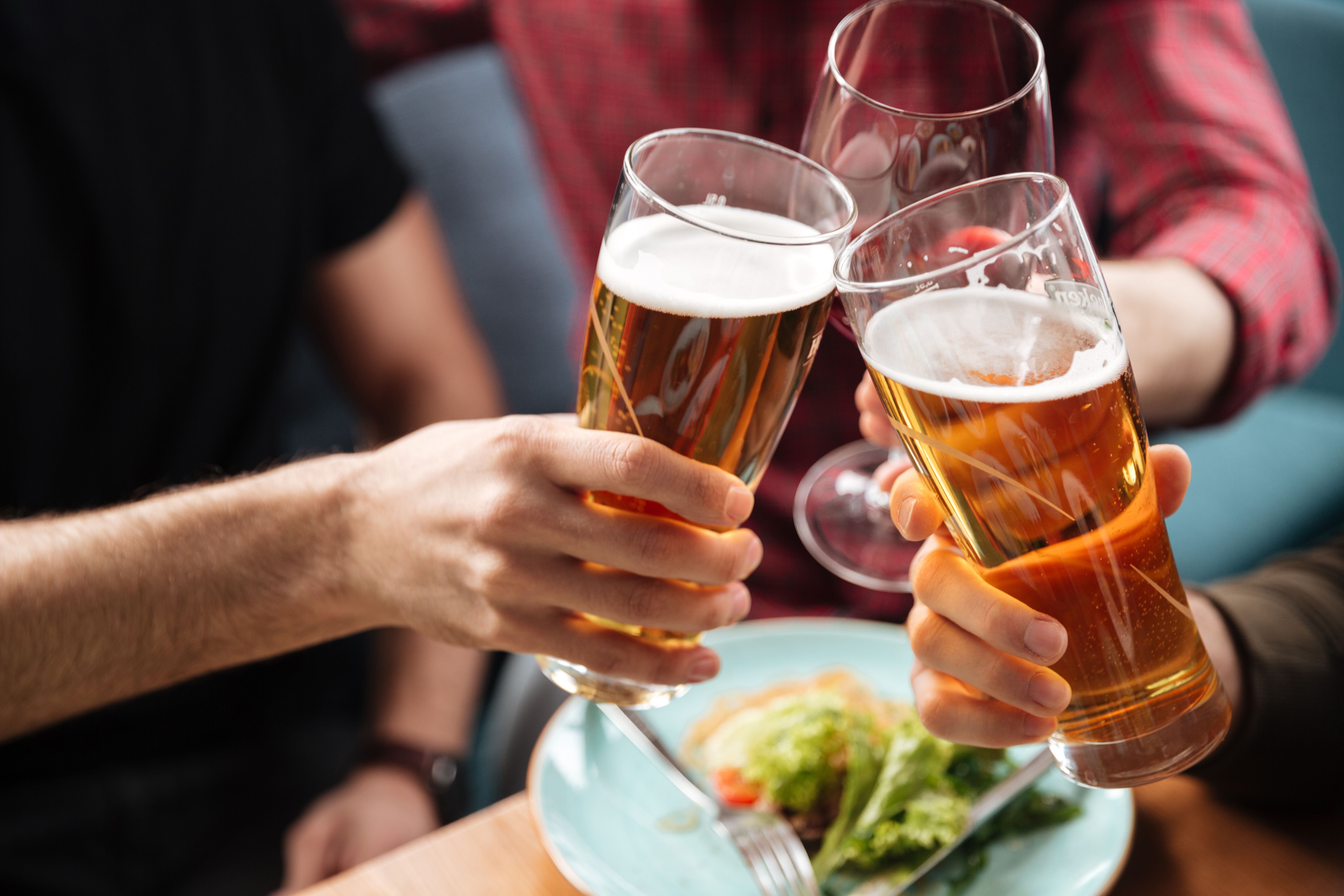 啤酒业大、小并行，TOP5与10000家精酿化酒馆争锋？