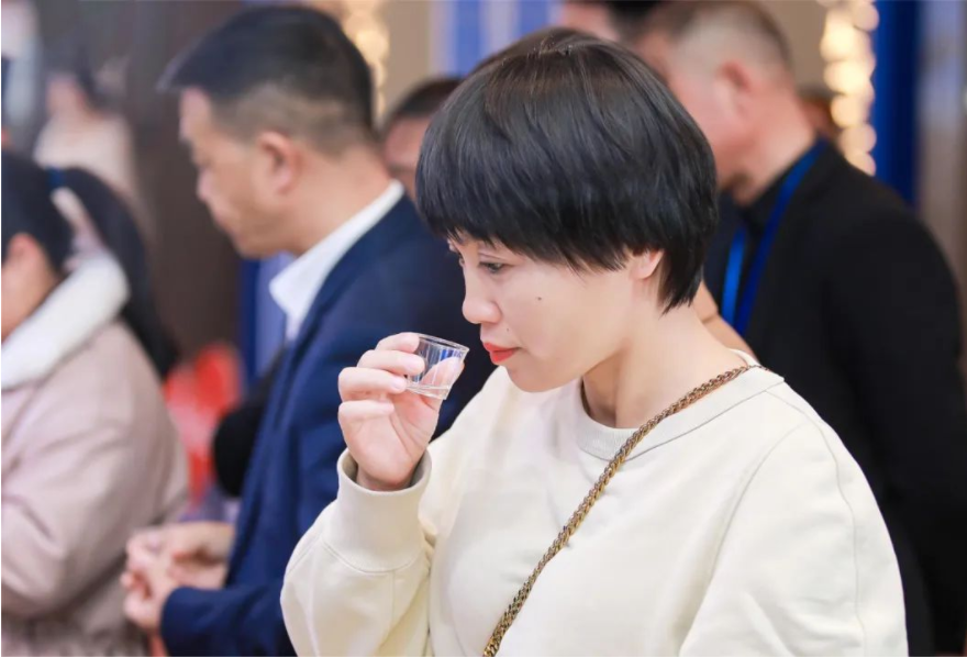 市场调研：“她经济”在酒类消费市场上的“份量”，恐怕和报告中的不大一样
